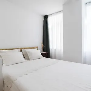 https://little-duplex-in-alfama.hotels-lisbon-portugal.com